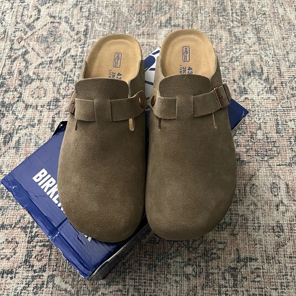 Birkenstock Shoes - *NWT* Birkenstock Taupe Suede Clogs
